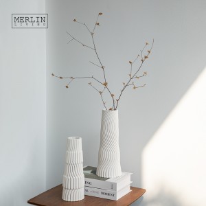 3D Printing ceramic vase shaped like a lighthouse (4)