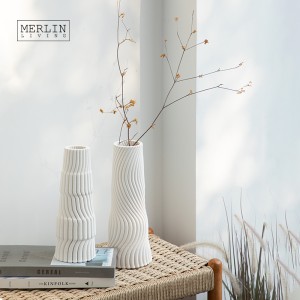 3D Printing ceramic vase shaped like a lighthouse (5)