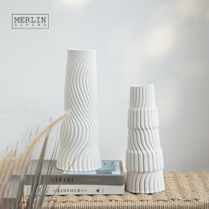 3D Printing ceramic vase shaped like a lighthouse (7)