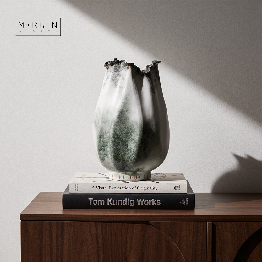 Ručně malovaná keramická váza s americkým venkovským gradientem od Merlin Living (1)