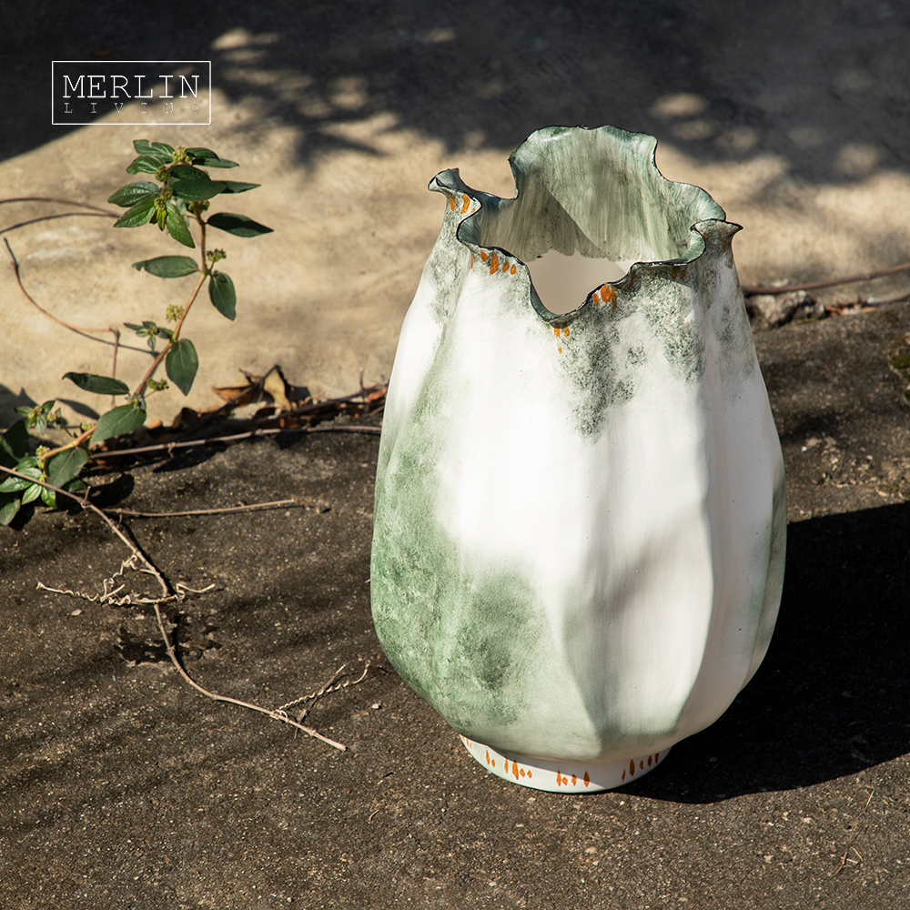 Ručně malovaná keramická váza s americkým venkovským gradientem od Merlin Living (2)